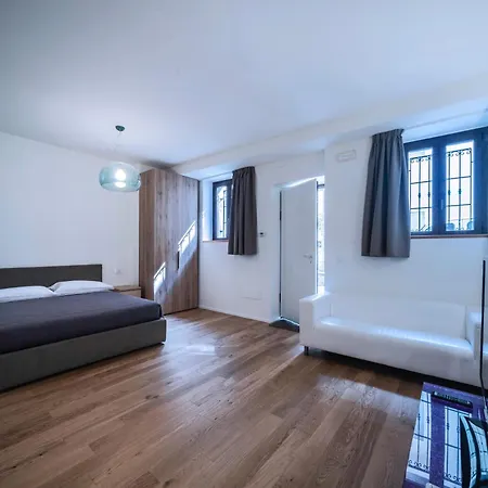 Domus Regina Guest house